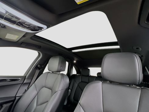 Used 2024 Porsche Macan image 23