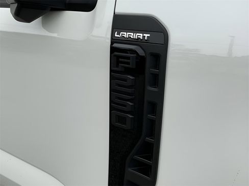 Certified 2024 Ford F250 Lariat w/ Black Appearance Package image 18