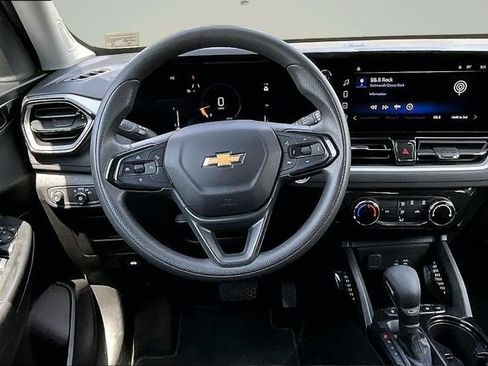Used 2025 Chevrolet TrailBlazer LT AWD/4WD image 8