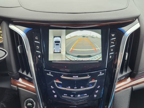 Used 2015 Cadillac Escalade Luxury image 20