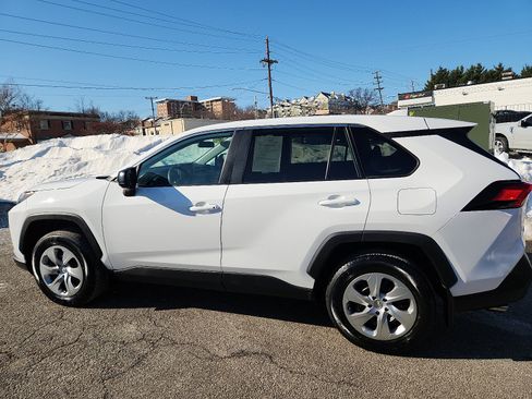 Used 2023 Toyota RAV4 LE image 7