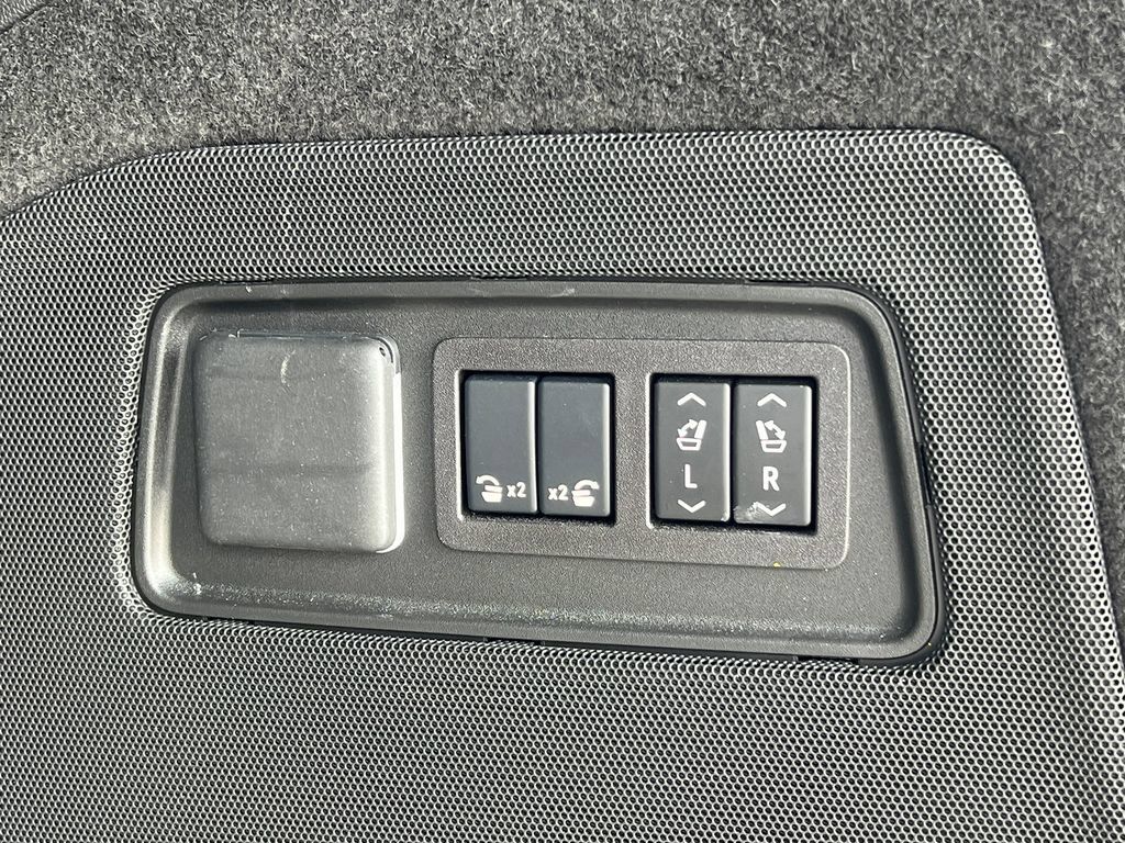 Certified 2025 Cadillac Escalade Sport Platinum w/ LPO, Floor Liner Package AWD/4WD image 48