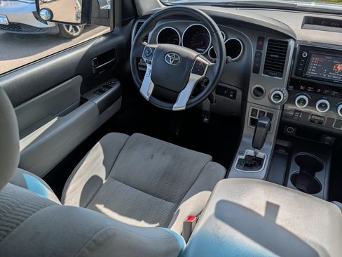 Used 2017 Toyota Sequoia SR5 AWD/4WD image 9