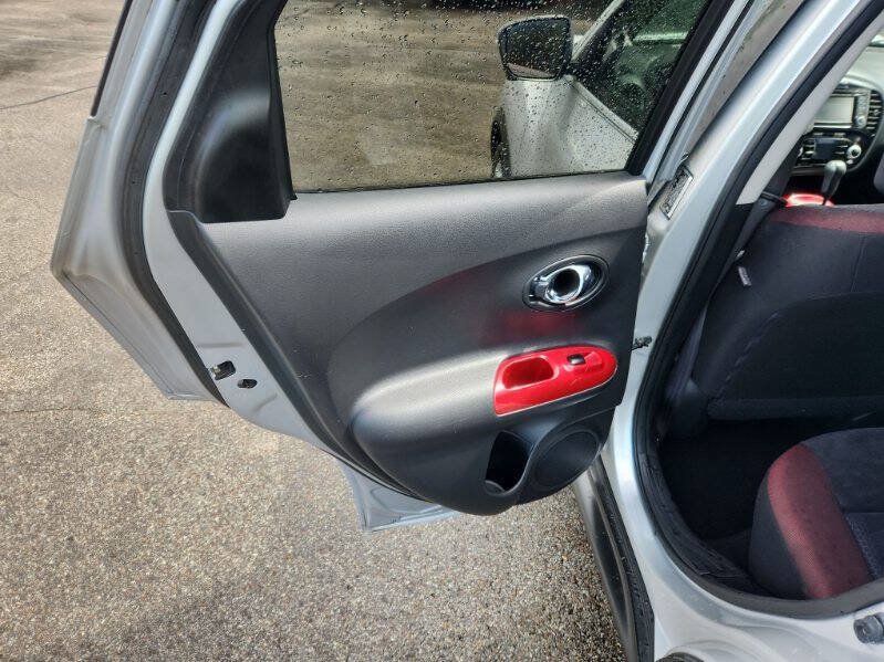 Used 2015 Nissan Juke SV w/ Technology Package FWD image 16