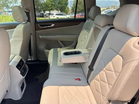 Used 2024 Volkswagen Atlas SE w/ Panoramic Sunroof Package AWD/4WD image 14