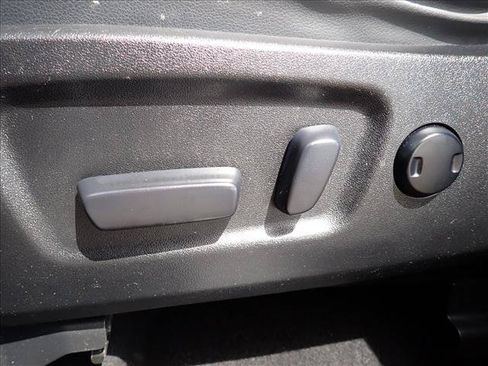 Used 2016 Toyota Highlander XLE w/ Four Season Floor Mat Package AWD/4WD image 15