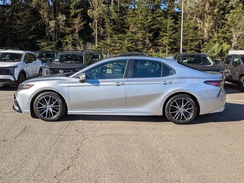 Used 2021 Toyota Camry SE w/ Convenience Package image 8