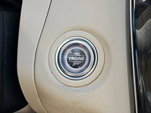 Used 2021 Mercedes-Benz GLC 300 4MATIC image 7