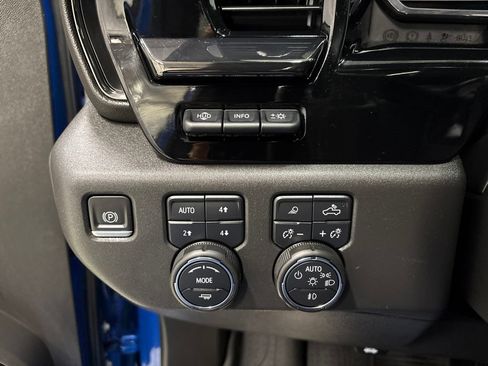 Used 2022 Chevrolet Silverado 1500 ZR2 w/ Technology Package AWD/4WD image 29