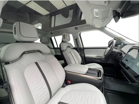 Used 2025 Rivian R1S Adventure AWD/4WD image 32
