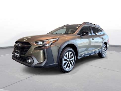 Used 2025 Subaru Outback Premium AWD/4WD image 3
