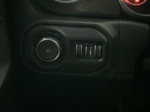 Used 2018 Jeep Wrangler Unlimited Sport AWD/4WD image 32