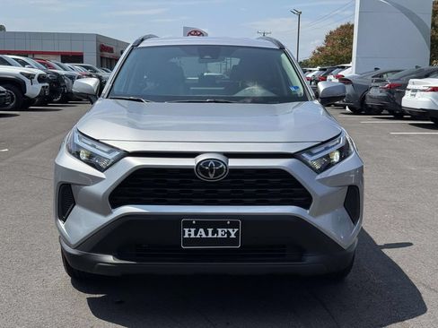 Used 2025 Toyota RAV4 XLE AWD/4WD image 25