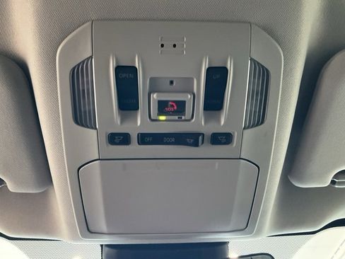 Used 2022 Toyota Highlander XLE image 19