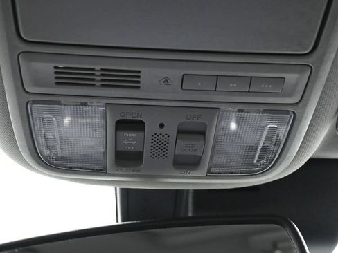 Used 2017 Honda Pilot Touring image 39
