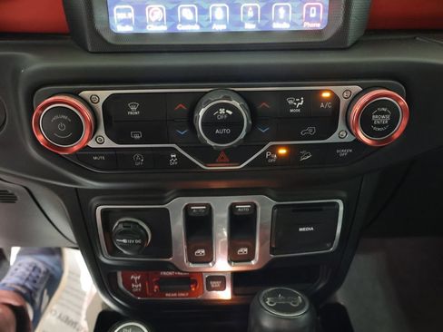 Used 2018 Jeep Wrangler Rubicon AWD/4WD image 27