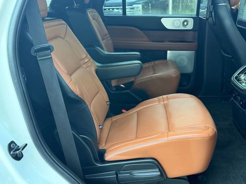 Used 2020 Lincoln Navigator Reserve w/ Luxury Package AWD/4WD image 13