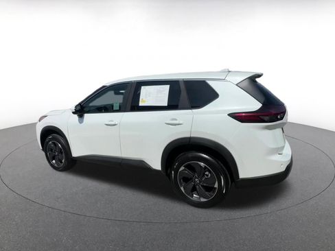 Used 2025 Nissan Rogue SV AWD/4WD image 10