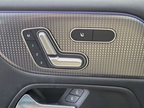 Certified 2023 Mercedes-Benz GLB 250 image 24