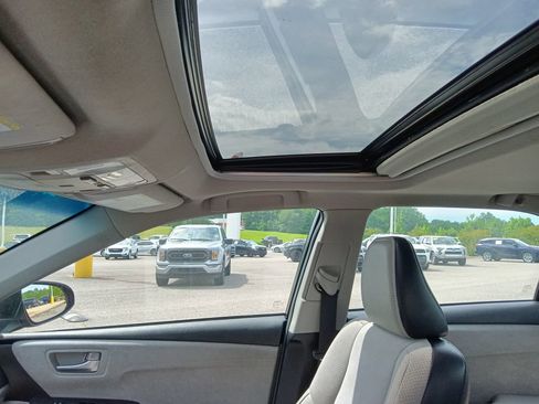 Used 2017 Toyota Camry XSE w/ Moonroof Package FWD image 13