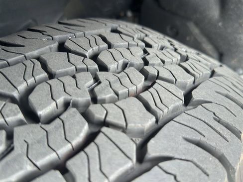 Used 2024 Toyota Tacoma TRD Off-Road AWD/4WD image 15