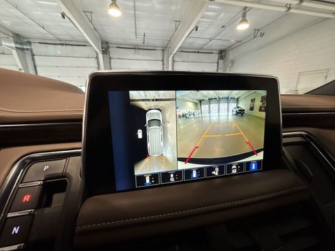Used 2023 Chevrolet Suburban High Country image 15