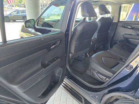 Used 2024 Toyota Highlander XLE image 17