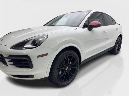 Used 2020 Porsche Cayenne w/ Premium Package image 11