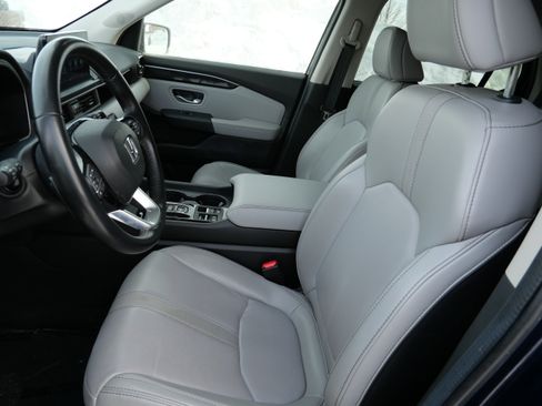 Used 2025 Honda Pilot EX-L image 9