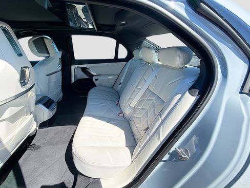 Used 2024 BMW 760i xDrive w/ Executive Package image 21