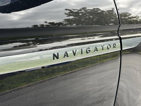 New 2026 Lincoln Navigator L Reserve AWD/4WD image 27