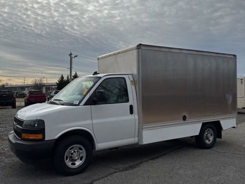 Used 2023 Chevrolet Express 3500 w/ Power Convenience Package image 2