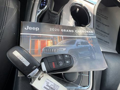 Used 2020 Jeep Grand Cherokee Limited AWD/4WD image 9