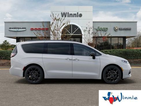 New 2026 Chrysler Pacifica Select image 25