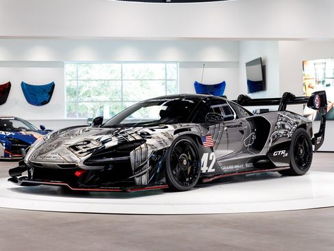 Used 2020 McLaren Senna RWD image 10