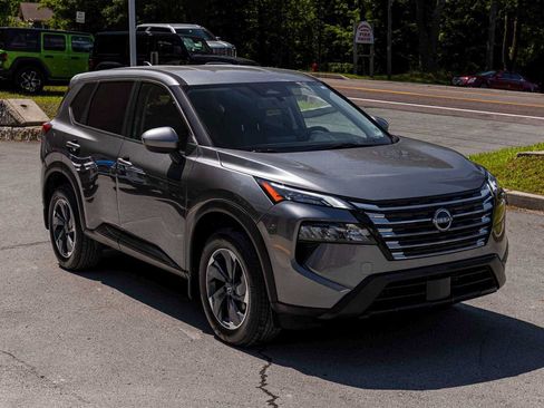 Used 2026 Nissan Rogue SV AWD/4WD image 3