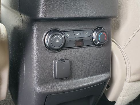 Used 2015 Ford Explorer XLT w/ Equipment Group 202B AWD/4WD image 27