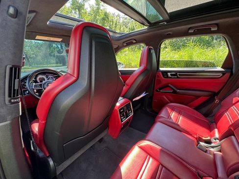 Used 2021 Porsche Cayenne GTS w/ Premium Package Plus AWD/4WD image 17