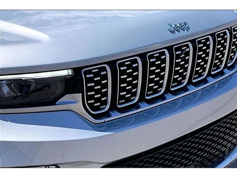 Used 2022 Jeep Grand Cherokee Summit w/ Advanced Protech Group IV AWD/4WD image 34