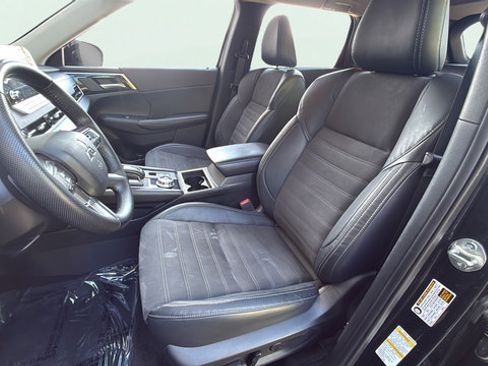 Used 2023 Mitsubishi Outlander 4WD Plug-In Hybrid image 12