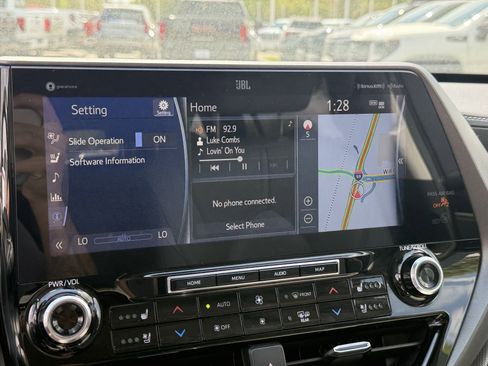 Used 2021 Toyota Highlander Limited image 18