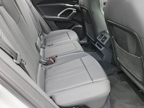 Used 2025 Audi Q5 Premium Plus w/ Premium Plus AWD/4WD image 19