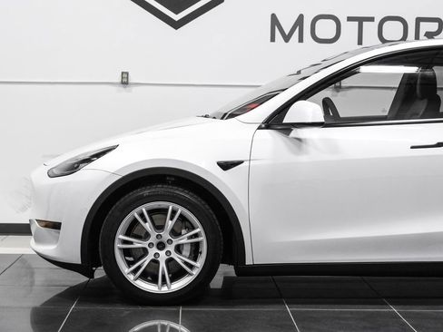 Used 2021 Tesla Model Y Long Range AWD/4WD image 17