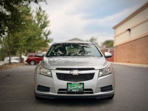 Used 2014 Chevrolet Cruze LT FWD image 2