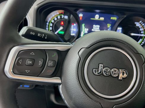 Used 2025 Jeep Wrangler Unlimited Sahara AWD/4WD image 17