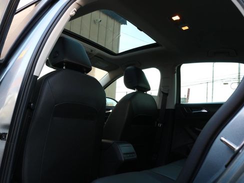 Used 2021 Volkswagen Jetta SE image 33