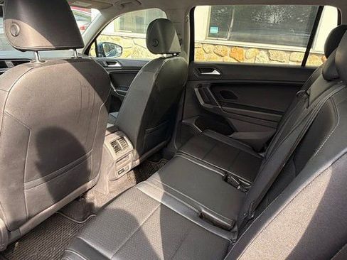 Used 2020 Volkswagen Tiguan SE w/ Panoramic Sunroof Package image 34