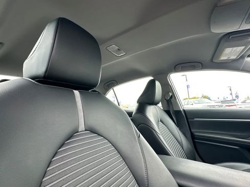 Used 2023 Toyota Camry SE image 16