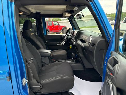 Used 2015 Jeep Wrangler Unlimited Sahara w/ Max Tow Package AWD/4WD image 36