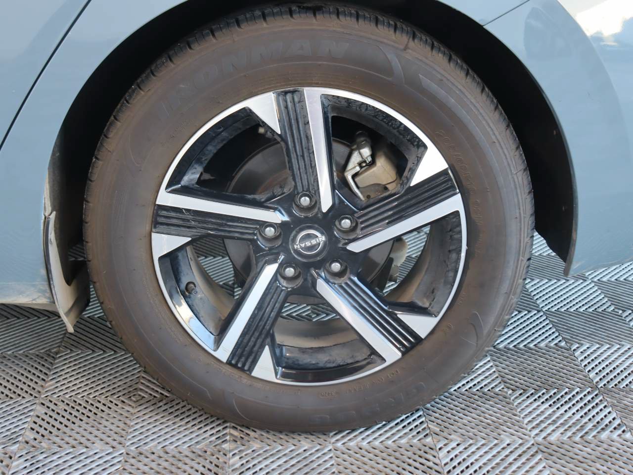 Used 2025 Nissan Sentra SV FWD image 15